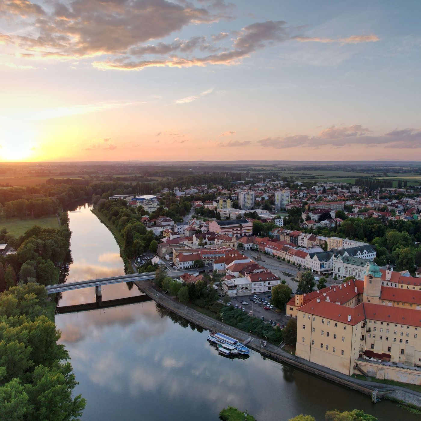 #Nebudu doma 5. díl: Na srdce jsou Poděbrady, Hrabala hledejte v Nymburku a Kersku episode artwork
