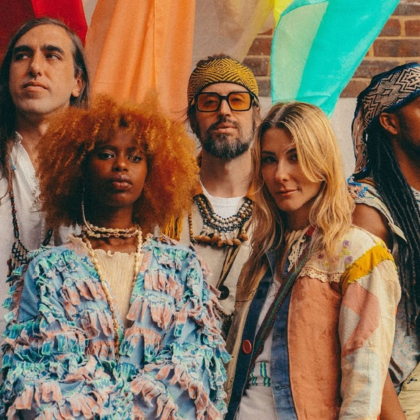 Crystal Fighters: Naší hudbou malujeme barevné graffiti po šedých zdech episode artwork