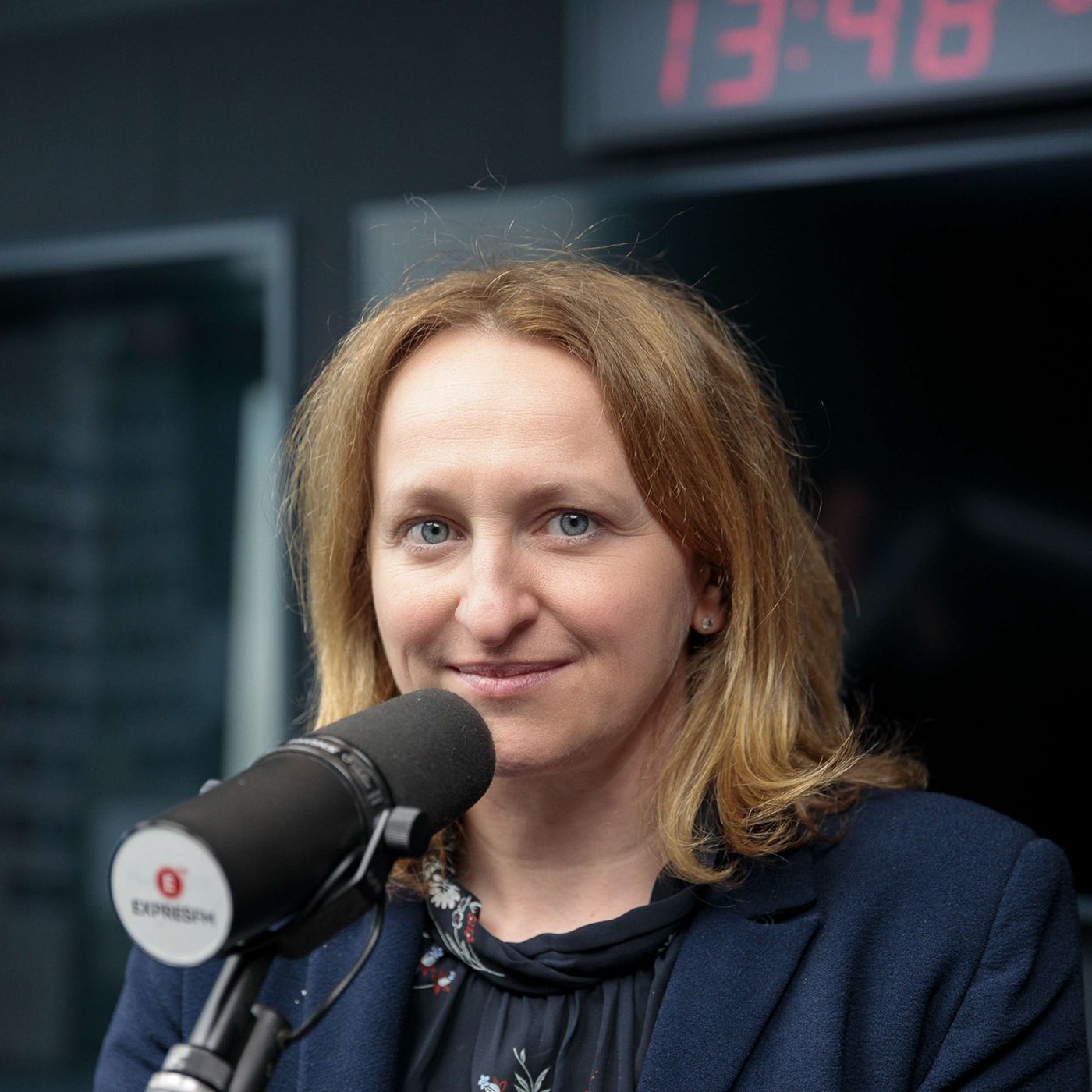 Lenka Kabrhelová o podcastu 5:59, který slaví první výročí, pracovním tempu i pohledu na Rusko episode artwork