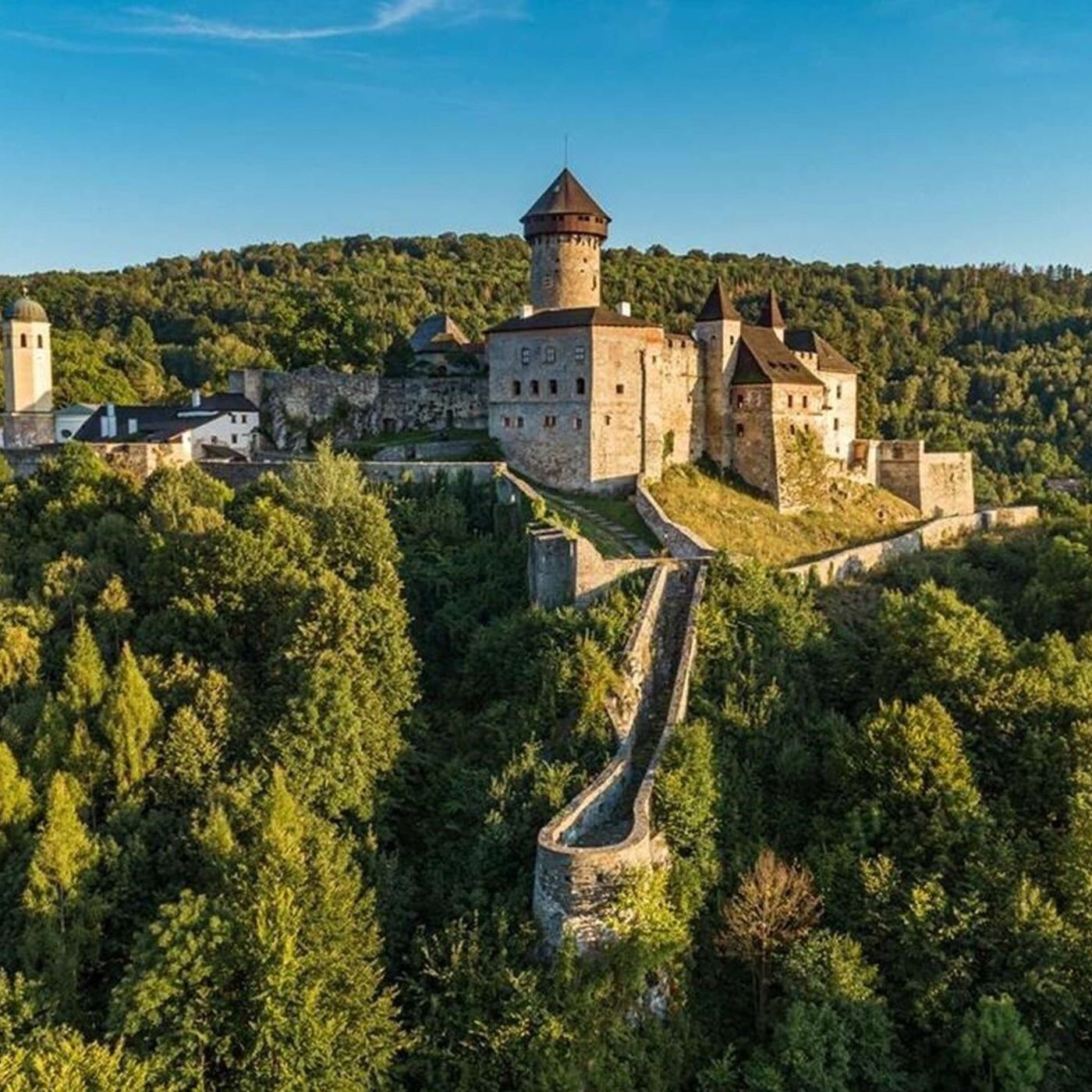 #Nebudu doma 10. díl: Moravsko-slezský kraj nabízí krásu Beskyd, muzeum Tatry, Flascharův důl i osoblažskou úzkokolejku episode artwork