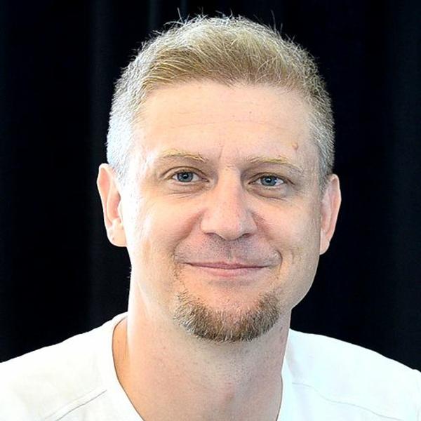 Na volné noze