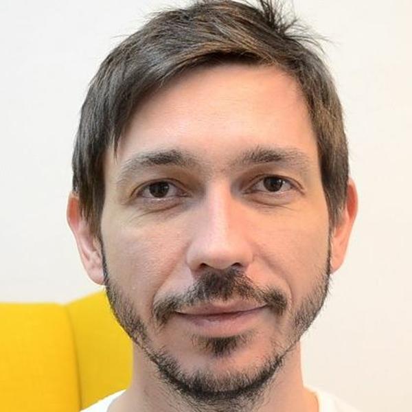Na volné noze