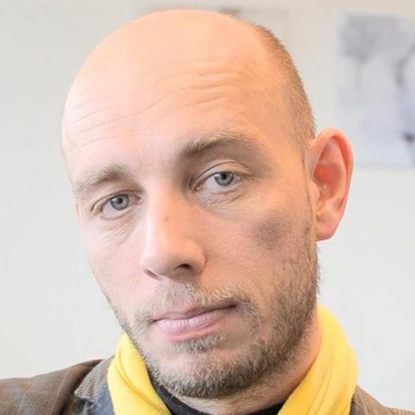 Na volné noze