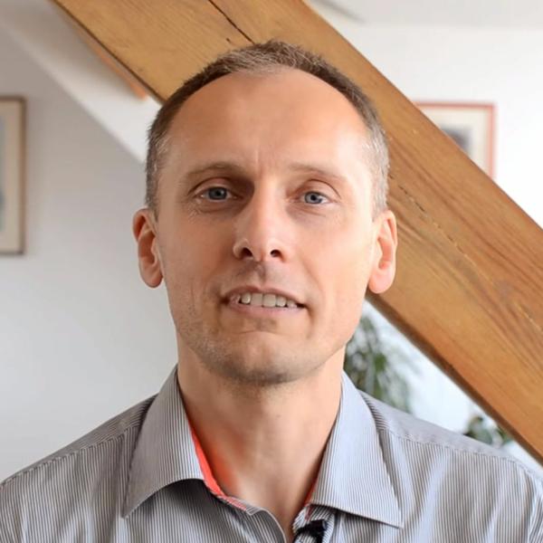 Na volné noze